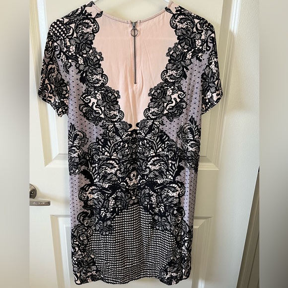 Express dress - Picture 2 of 3